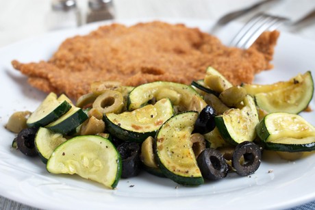 Zucchini-Oliven-Gemüse