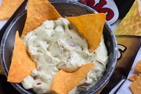 Tortilla Chips mit Avocadodip