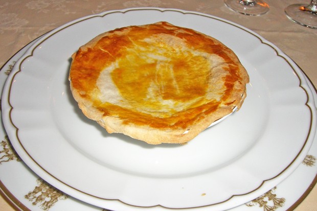 Pilzsuppe mit Blätterteighaube