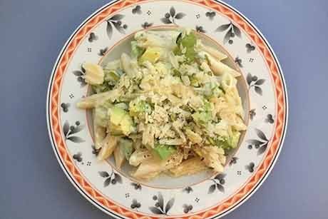Penne Verde mit Avocado und Pistazien