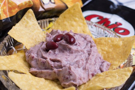 Kidneybohnendip mit Tortillachips