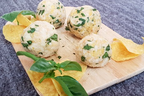 Semmelknödel mit Tortillachips