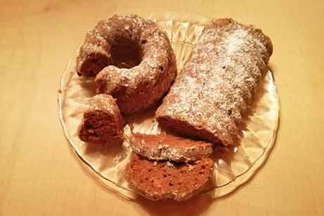 Eiweiß-Schokokuchen mit Rumkirschen