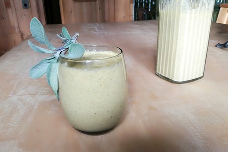 Obst-Gemüse-Smoothie mit Sauerrahm