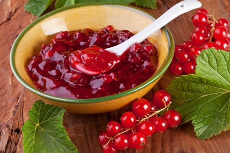 Johannisbeermarmelade mit Schuss