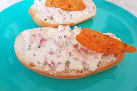 Schinkenaufstrich mit Tortilla Chips