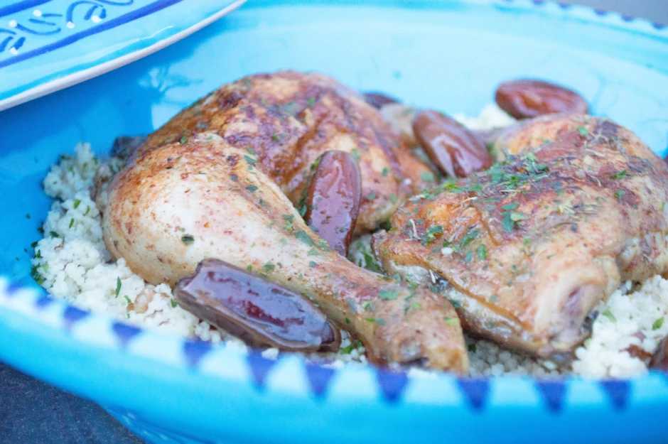 Tagine mit Hühnchen und Datteln