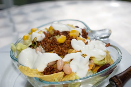 Bunter Tortillachipssalat