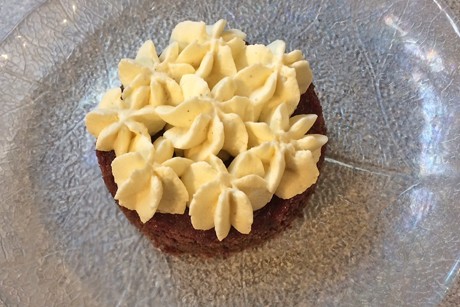 Schokoladentörtchen mit Vanillesahne