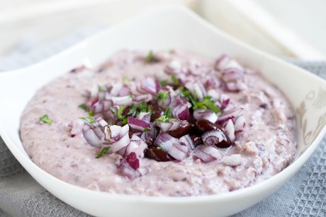 Kidneybohnendip zu Tortillachips