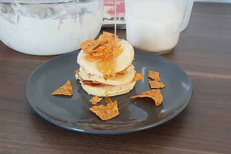 Pancakes mt Honig und Tortillachips