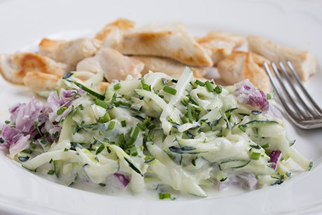 Gurken-Zucchini-Salat mit Dill