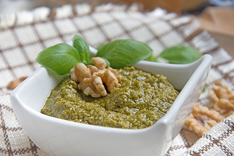 Basilikum-Pesto mit Walnüssen