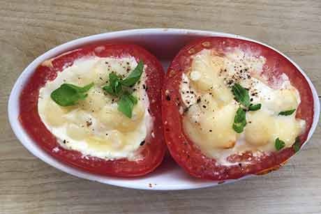 Tomaten mit Frischkäsefülle