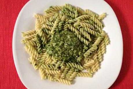 Dinkelnudel mit grünem Pesto