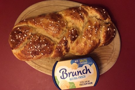 Rum-Kokos Germstriezel mit Brunch buttrig-frisch