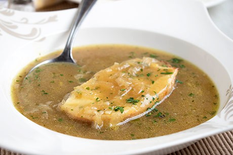 Mediterrane Zwiebelsuppe