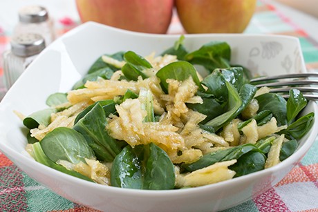 Vogerlsalat mit Apfeldressing