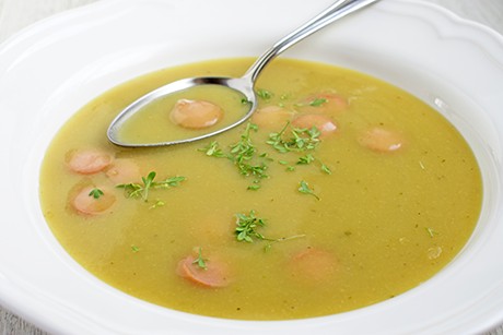 Omas Erbsensuppe