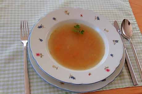 Grießsuppe mit Karotten