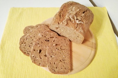 Dinkelvollkornbrot mit Sauerteig im Brotbackautomaten