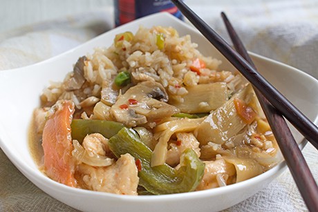 Wok mit Gemüse und Putenfleisch