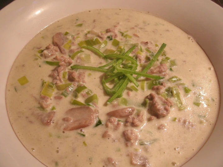 K&auml;sesuppe mit Faschiertem