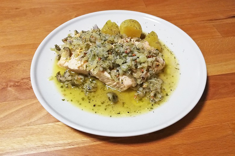 Lachsfilet in Kapernsauce