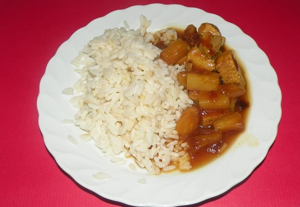 S&uuml;&szlig;-saures H&uuml;hnerfleisch mit Ananas