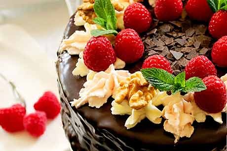 Erfrischende Himbeer-Minz Torte mit Brunch-Buttrig-Frisch