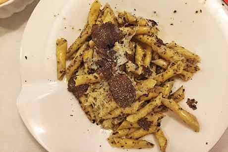 Penne mit Trüffeln und Schafkäse