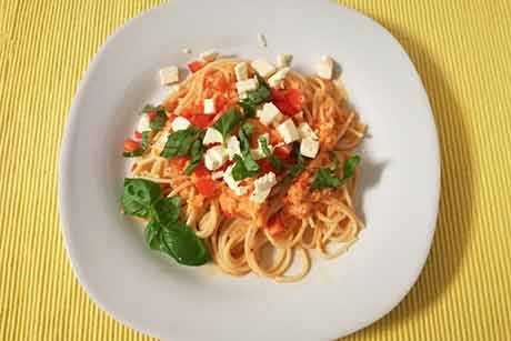 Spaghetti mit Gemüse-Käse-Sauce