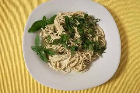 Dinkelspaghetti mit Pesto