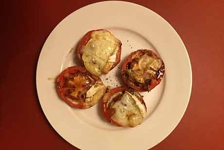 Geschmorte Tomaten mit Saint Albray