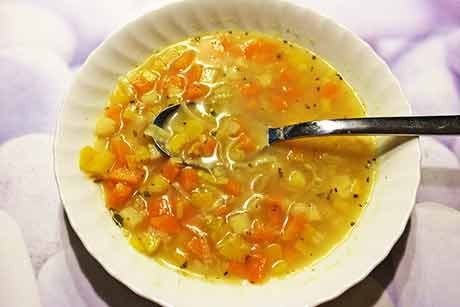 Wurzel-Gemüse-Suppe