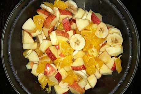 Klassischer Obstsalat mit Schuss