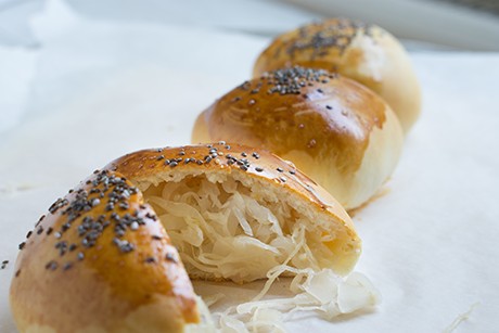 Germlaibchen mit Sauerkraut