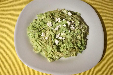 Dinkelspaghetti mit Brokkolisauce