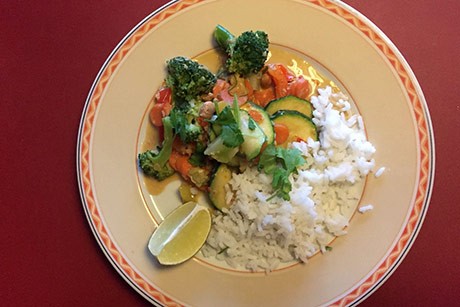 Curry mit Zucchini, Brokkoli und Karotten