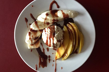 Exotischer Bananen-Mango-Eisteller