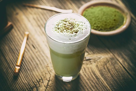 Matcha Latte mit Milchschaum