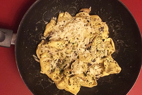 Tortellini mit vegetarischer Champignon-Carbonara