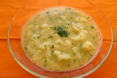 Omas Karfiolsuppe