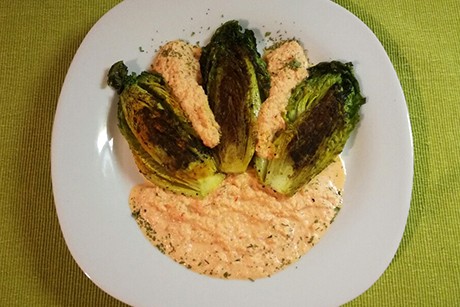Gebratene Salatherzen mit Rettichsauce
