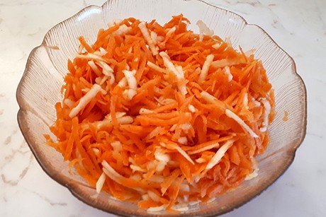 Karotten-Apfelsalat