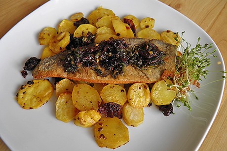 Lachsforelle mit getrockneten Tomaten