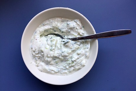 Gurken-Mandel-Dip mit Dill