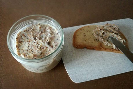 Sesam-Schoko-Aufstrich mit Kokosmilch