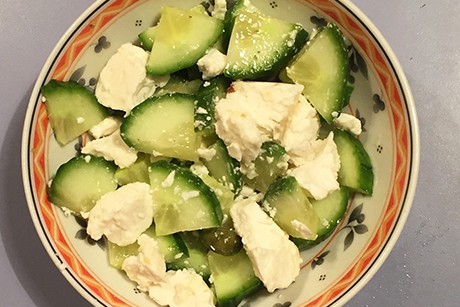 Schneller grüner Gurkensalat mit Feta