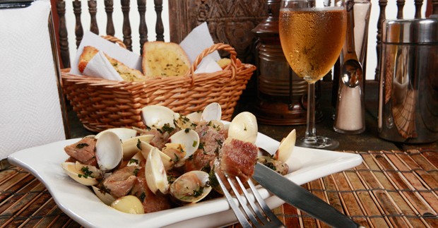 Schweinefleisch mit Venusmuscheln